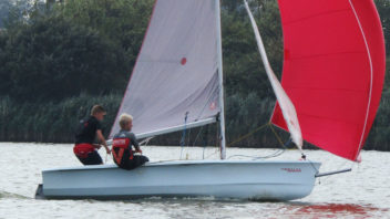 dinghy sailing lessons at rye watersports east sussex
